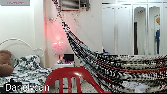 DanelyLopez online show from 04/18/26, 03:10