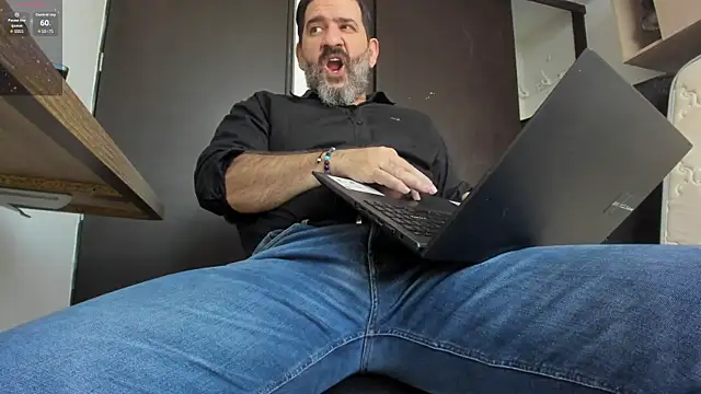 Snapshot of Maxi_TheBigDaddy chatting on 05/26/26, 01:07 Maxi TheBigDaddy online show from 05/26/26, 01:07