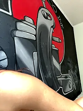 Snapshot of Sarah_millerr_ chatting on 10/18/25, 06:19 Sarah millerr  online show from 10/18/25, 06:19