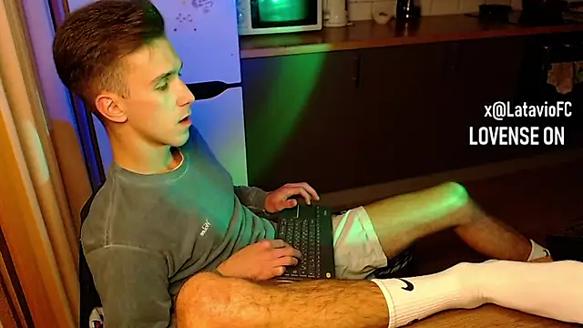 Snapshot of Midnighter_ chatting on 09/24/25, 01:53 Midnighter  online show from 09/24/25, 01:53