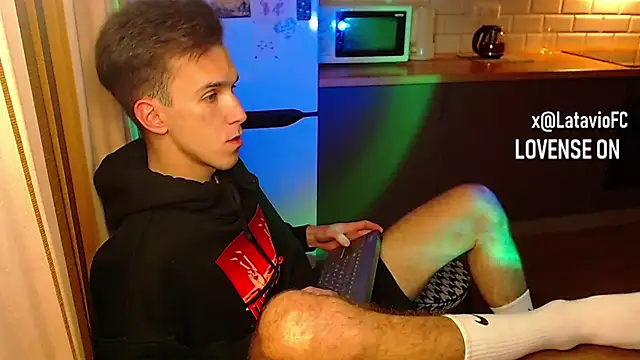 Snapshot of Midnighter_ chatting on 10/30/25, 11:38 Midnighter online show from 10/30/25, 11:38