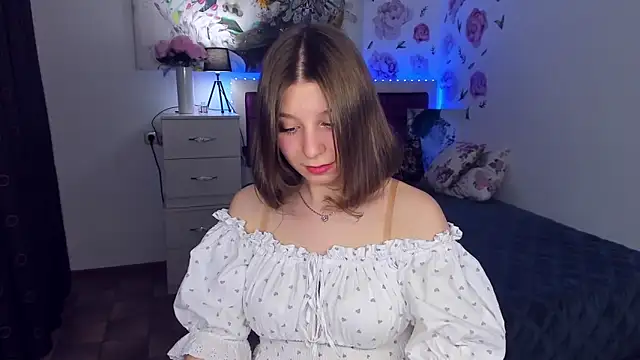 Snapshot of RinaMoore chatting on 02/09/25, 02:50 RinaMoore online show from 02/09/25, 02:50