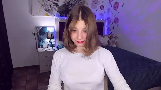 Snapshot of RinaMoore chatting on 03/05/25, 03:51 RinaMoore online show from 03/05/25, 03:51