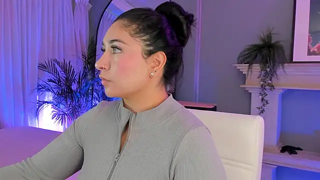 Snapshot of scarlet_miller1 chatting on 09/11/25, 11:43 scarlet miller1 online show from 09/11/25, 11:43