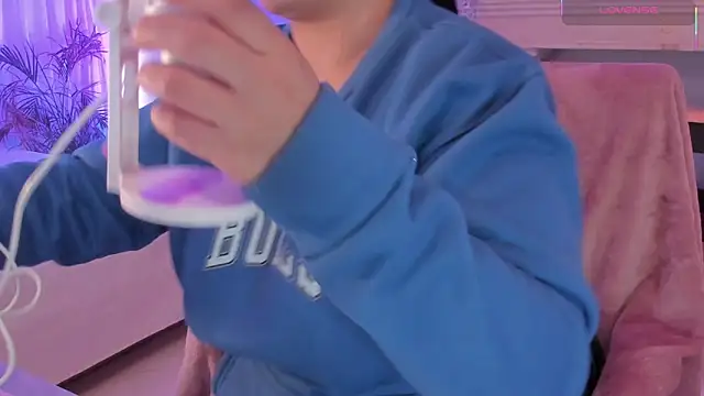 scarlet miller1 online show from 11/18/25, 12:20