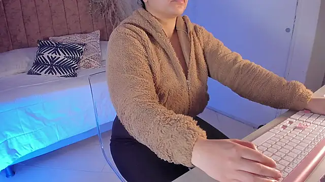 scarlet miller1 online show from 12/04/25, 12:58