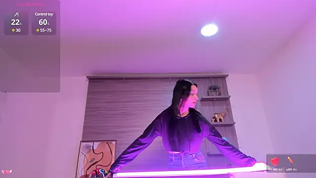 charlottewhitte online show from 02/05/25, 11:02