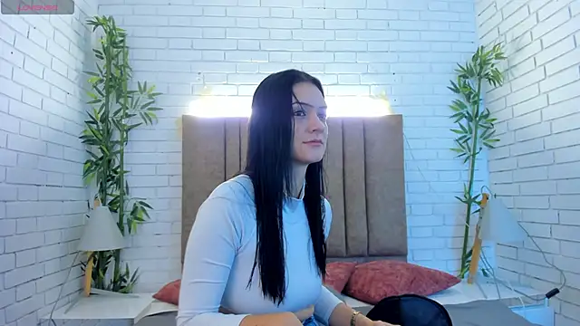 charlottewhitte online show from 02/21/25, 11:22