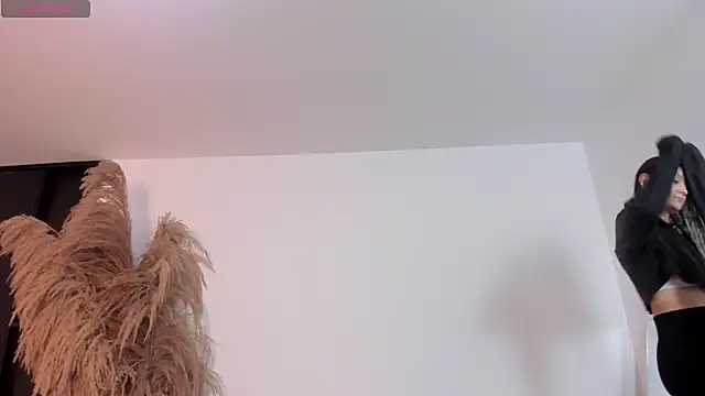 charlottewhitte online show from 02/28/25, 11:03