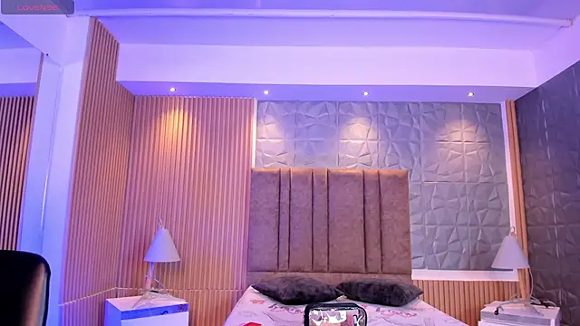 charlottewhitte online show from 10/30/25, 11:22