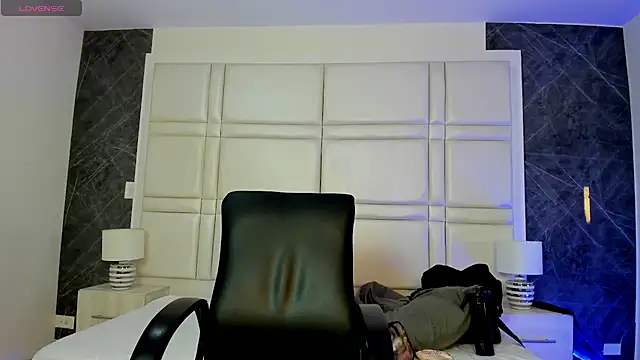 charlottewhitte online show from 02/28/26, 07:04