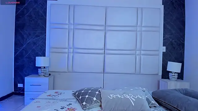 charlottewhitte online show from 04/10/26, 12:10