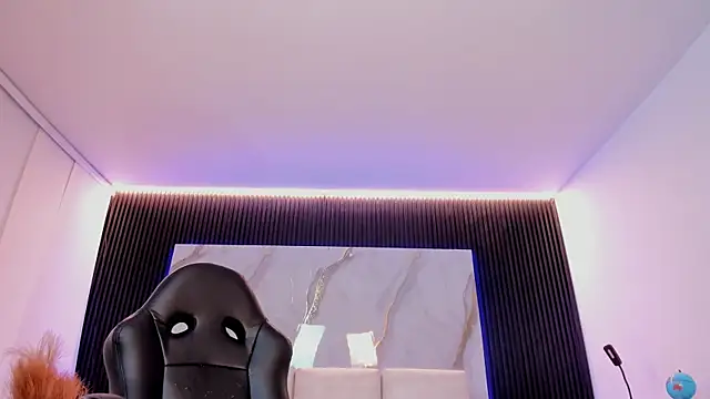 charlottewhitte online show from 04/17/26, 11:57