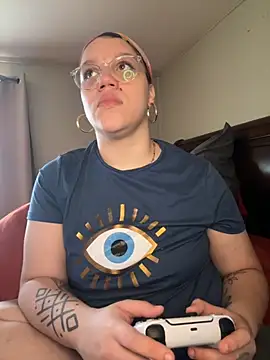 QueenNuttCollector online show from 09/24/25, 02:20