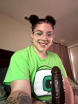 QueenNuttCollector online show from 11/12/25, 03:34