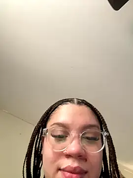 QueenNuttCollector online show from 11/18/25, 05:28