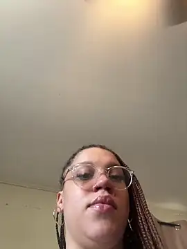 QueenNuttCollector online show from 12/16/25, 05:07