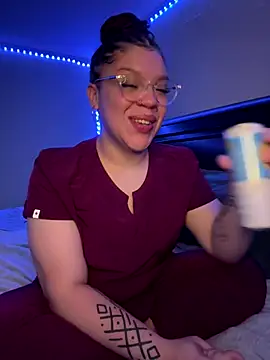 QueenNuttCollector online show from 12/20/25, 02:40