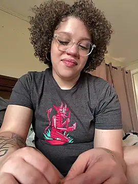 QueenNuttCollector online show from 03/04/26, 05:19