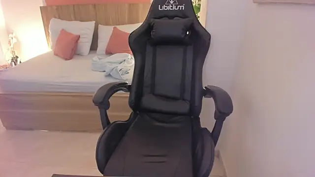 izaro22 online show from 03/21/25, 08:28