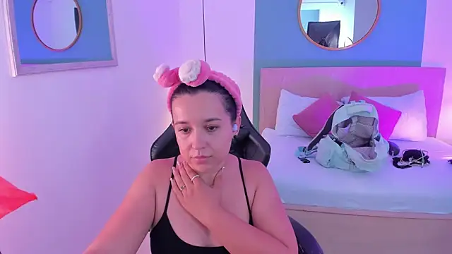 izaro22 online show from 09/13/25, 02:22