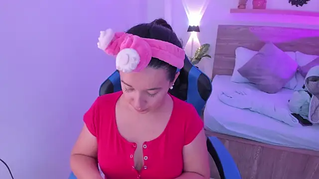 izaro22 online show from 09/24/25, 02:15