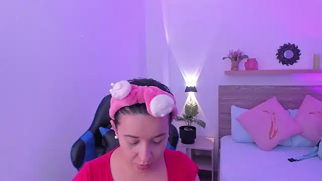 izaro22 online show from 10/06/25, 12:46