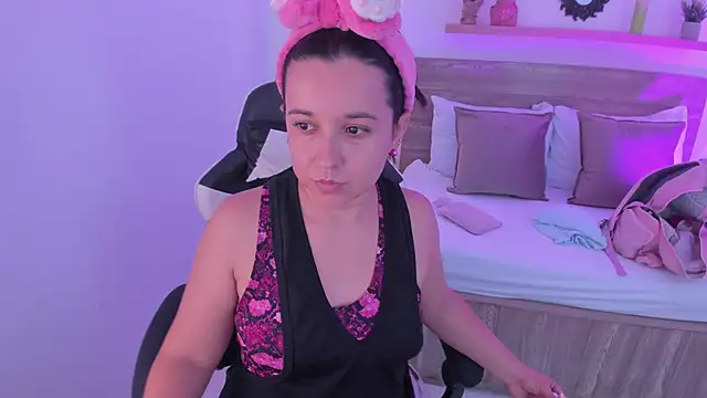 izaro22 online show from 10/16/25, 01:23