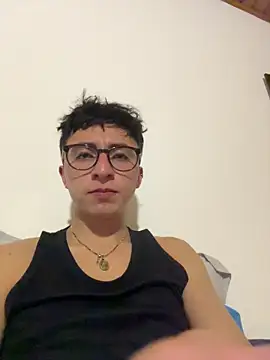 Snapshot of CamiRojas_boy chatting on 06/21/26, 04:04 CamiRojas boy online show from 06/21/26, 04:04