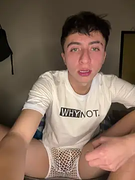Snapshot of CamiRojas_boy chatting on 07/17/26, 03:35 CamiRojas boy online show from 07/17/26, 03:35