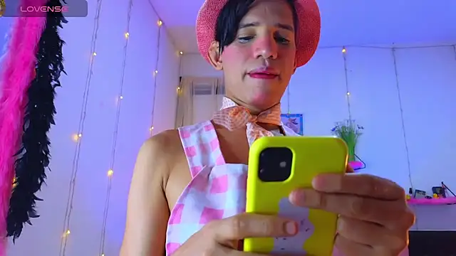 Ariel Femboy  online show from 11/21/25, 06:12