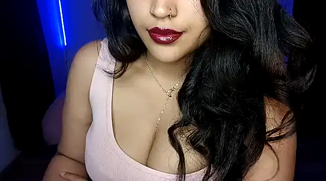 Snapshot of Lucy_kanne chatting on 01/12/25, 10:43 Lucy kanne online show from 01/12/25, 10:43