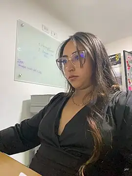 Snapshot of Vaiolet_a chatting on 07/17/26, 09:30 Vaiolet a online show from 07/17/26, 09:30