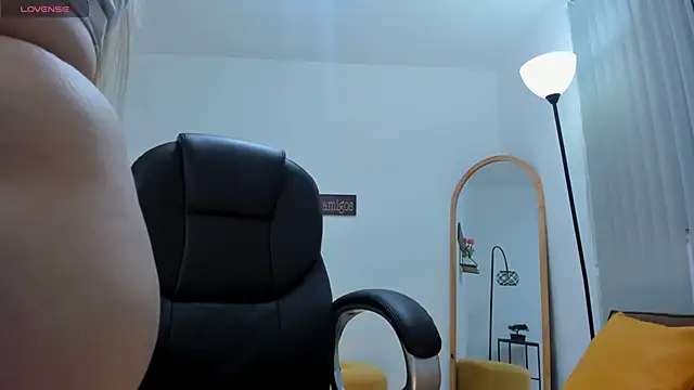 camiilaa1 online show from 12/08/24, 07:05