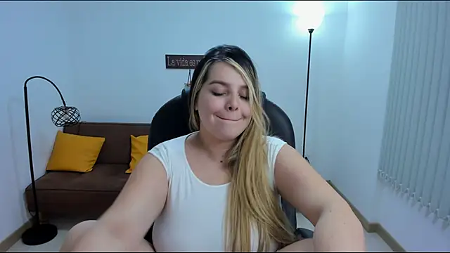 camiilaa1 online show from 02/08/25, 07:59