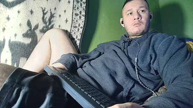 Snapshot of sweet_cock28 chatting on 06/07/26, 03:32 sweet cock28 online show from 06/07/26, 03:32