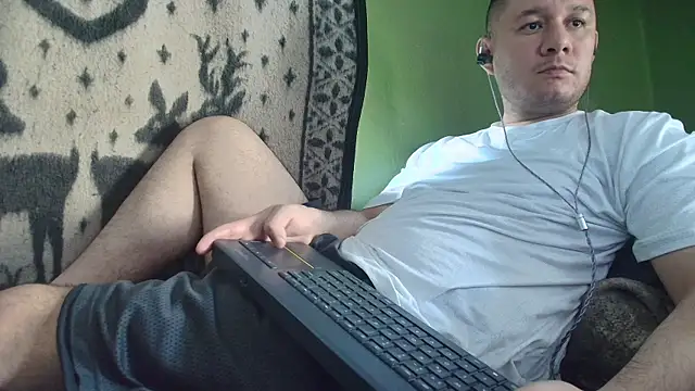 Snapshot of sweet_cock28 chatting on 06/11/26, 03:10 sweet cock28 online show from 06/11/26, 03:10