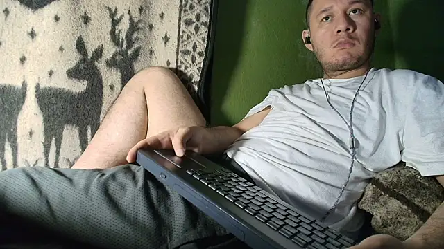 Snapshot of sweet_cock28 chatting on 06/14/26, 03:19 sweet cock28 online show from 06/14/26, 03:19