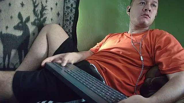 Snapshot of sweet_cock28 chatting on 06/17/26, 03:13 sweet cock28 online show from 06/17/26, 03:13