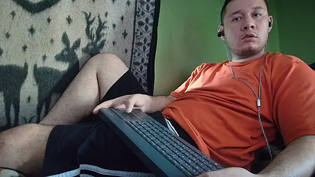 Snapshot of sweet_cock28 chatting on 06/18/26, 03:16 sweet cock28 online show from 06/18/26, 03:16