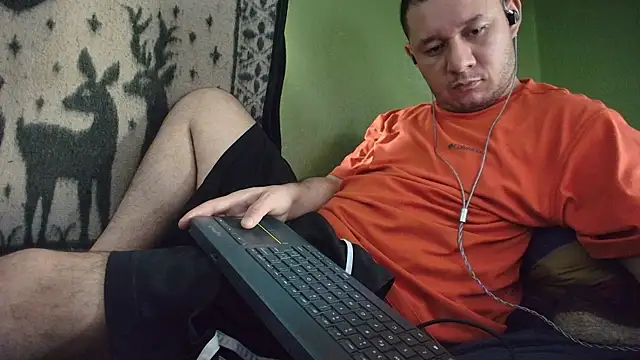 Snapshot of sweet_cock28 chatting on 06/19/26, 03:16 sweet cock28 online show from 06/19/26, 03:16