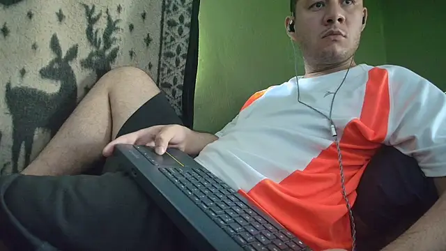 Snapshot of sweet_cock28 chatting on 06/24/26, 03:11 sweet cock28 online show from 06/24/26, 03:11