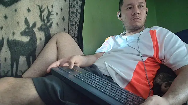 Snapshot of sweet_cock28 chatting on 06/27/26, 03:17 sweet cock28 online show from 06/27/26, 03:17