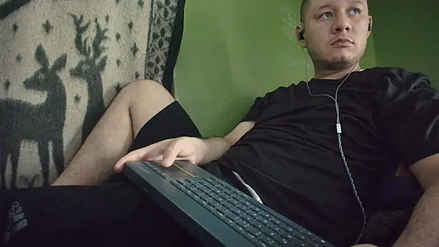 Snapshot of sweet_cock28 chatting on 07/08/26, 03:27 sweet cock28 online show from 07/08/26, 03:27
