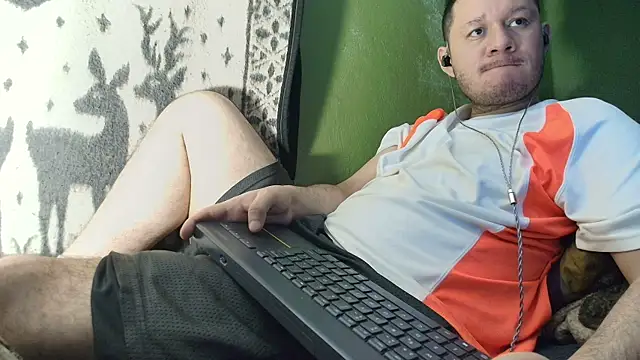 Snapshot of sweet_cock28 chatting on 07/19/26, 03:43 sweet cock28 online show from 07/19/26, 03:43