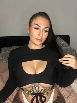 Mia-Bremer online show from 12/20/25, 12:40