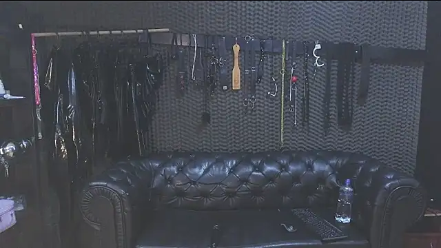 kimberly swan online show from 03/11/25, 03:48