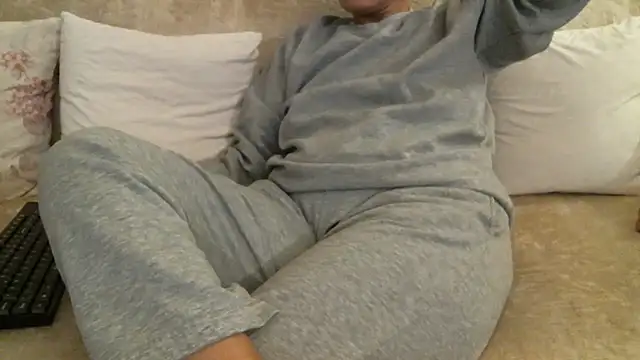 Snapshot of mysteriouscouple001 chatting on 12/22/24, 04:59 mysteriouscouple001 online show from 12/22/24, 04:59