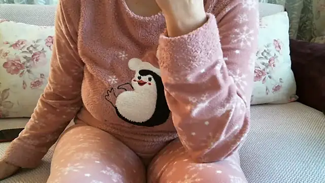 Snapshot of mysteriouscouple001 chatting on 01/18/25, 09:13 mysteriouscouple001 online show from 01/18/25, 09:13