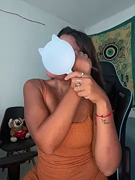 Snapshot of fenixgre chatting on 10/25/25, 06:57 fenixgre online show from 10/25/25, 06:57